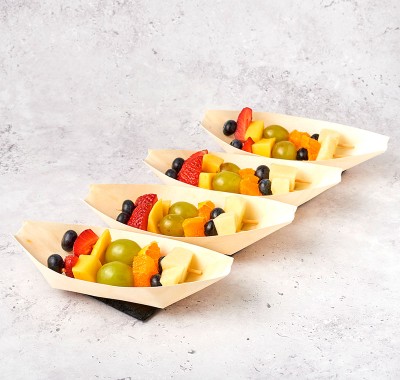 Brochetas de fruta cortada