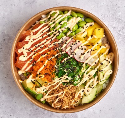 Poké bowl de salmón